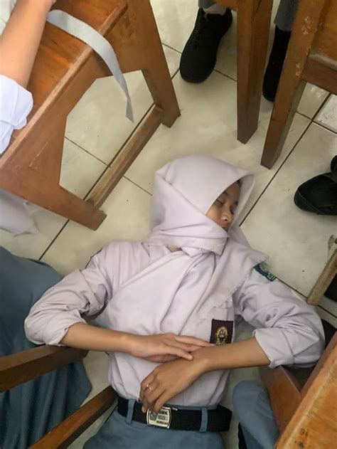 Pin Oleh Molch Tdoma Di Quick Saves Gaya Hijab Gadis Bersepeda