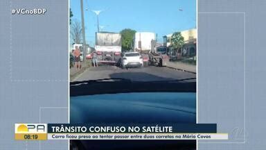 Bom Dia Par Carro Fica Preso Ao Tentar Passar Por Entre Duas