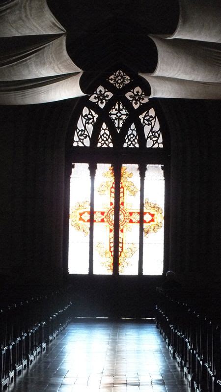 Interior De La Catedral De Los Santos Pedro Y Cecilia Vitraux Vitrales