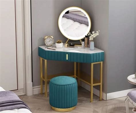 Столики для макияжа: стол с зеркалом и подсветкой, IKEA и другие модели ...