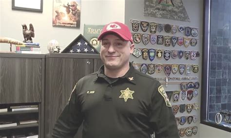 Kansas City-area officers, deputies add Chiefs gear to uniforms ...