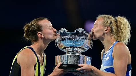 Krejcikova-Siniakova Defend Australian Open Women's Doubles Title | Tennis News