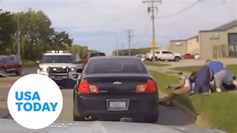 Good Samaritans Rush To Help An Officer Attacked During A Traffic Stop