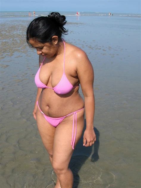 Indian Bhabhi Nude Pics In Pink Bikini Showing Boobs Part 2
