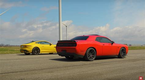 Drag Race Jaguar F Type R And Dodge Challenger Srt Hellcat Engage In