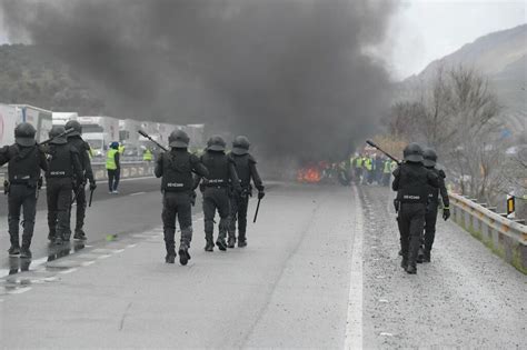 La intervención de la Guardia Civil en el corte de la A 92 por los