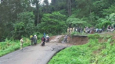 LONGSOR JALUR SIBELIS PANINGGARAN KABUPATEN PEKALONGAN YouTube