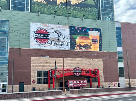 Cold Beer & Cheeseburgers – PHX Rail Food