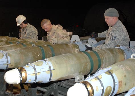 build  bomb air force article display