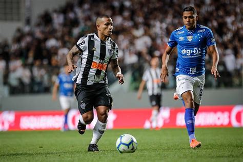 Atl Tico Mg Vence Mas Cruzeiro Vai Semi Em Cl Ssico Var E