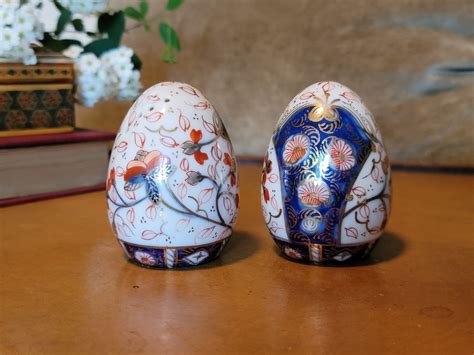 Vintage Hokutosha Occupied Japan Pair Of Egg Shaped Hand Painted And