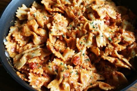 I Thee Cook Creamy Tomato Bow Tie Pasta Skillet