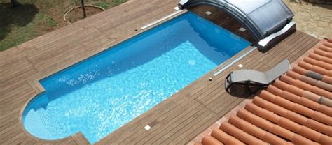 Puesta A Punto De La Piscina De Cara Al Verano