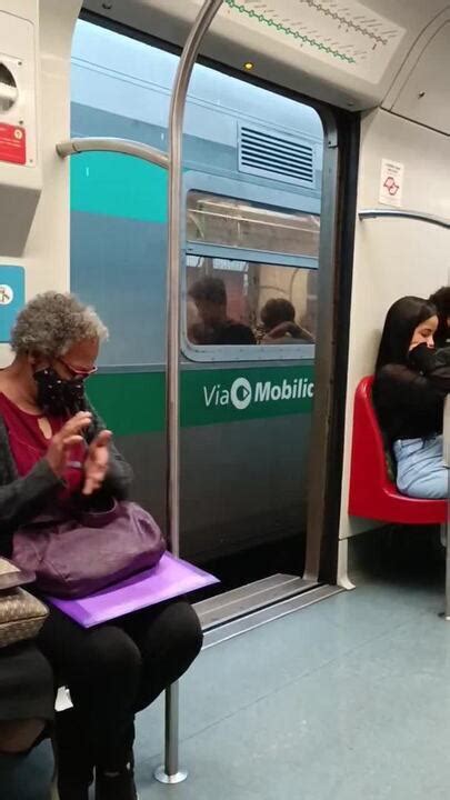 V Deo Trem Da Linha Diamante Abre A Porta Do Lado Errado E Assusta