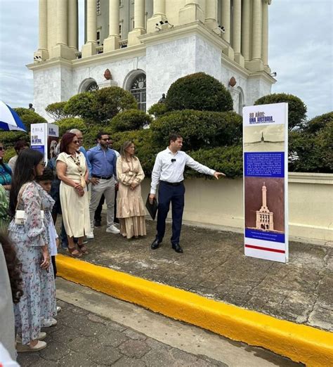 Exposición 80 años una historia Primer picazo del Monumento a los