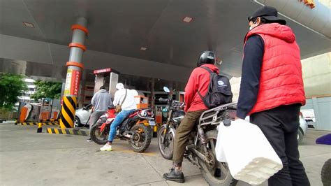 Filas Por Combustible Gobierno Niega Que El Problema Sea Falta De