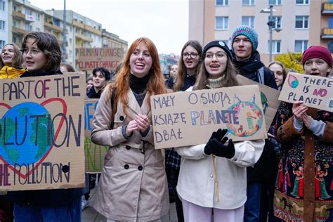 Młodzi upomnieli się o planetę Młodzieżowy Strajk Klimatyczny nazywa