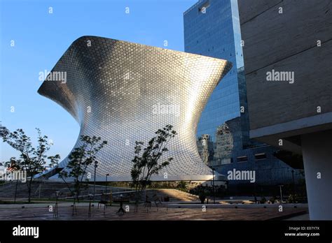 La Espectacular Forma Del Museo Soumaya Moderna Arquitectura Polanco