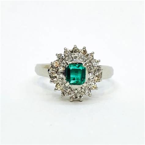 Retro Vintage Emerald & Diamond Cluster Ring - Bochic