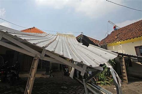 Angin Puting Beliung Terjang Wilayah Sidoarjo Jatim Ini Dampaknya