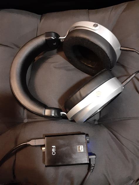 My first audiophile setup - HE400SE + Fiio E10K. Music has never ...