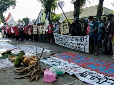 Tolak Tambang Batu Warga Wadas Gelar Aksi Damai Di Kantor Bpn Dan Bbwso