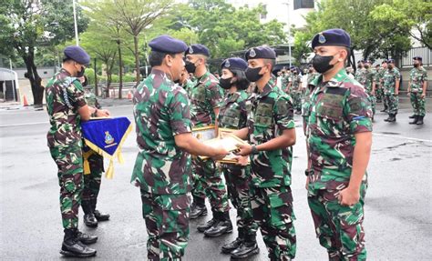 Komandan Pushidros TNI AL Berikan Penghargaan Kepada Personel