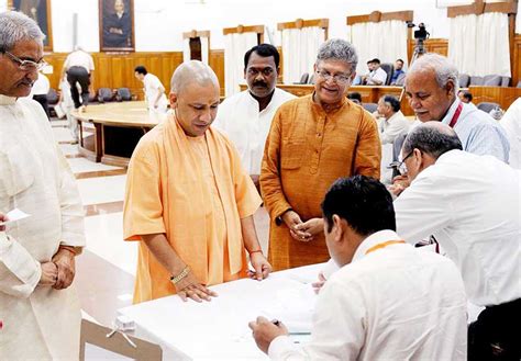 Up Cm Adityanath Bharti Cast Votes For Presidential Poll Dynamite News