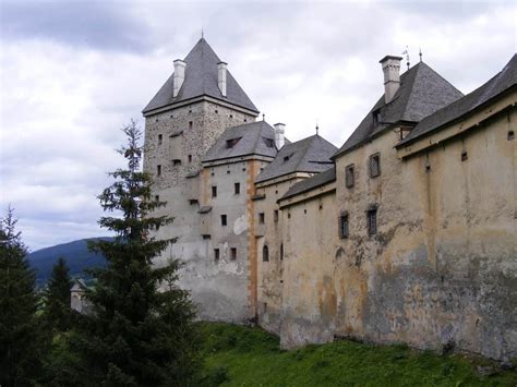 10 Haunted Castles That Are Too Scary To Enter