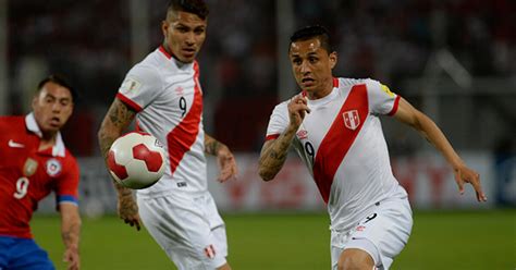 Carlos Lobat N Ve A Yoshimar Yot N M S Esencial Que Paolo Guerrero En