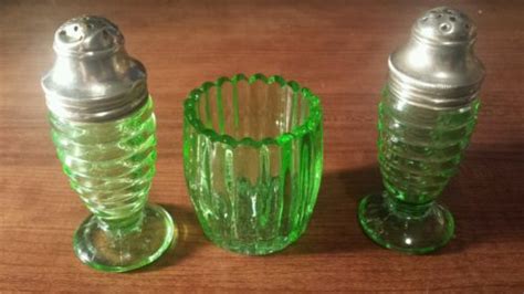 Vintage Hazel Atlas Green Depression Glass Salt And Pepper Shakers Ribbed Pattern Antique Price