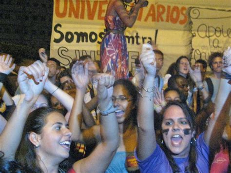 G1 Estudantes Ocupam Prédio Da Uff à Espera De Reunião Com Reitor