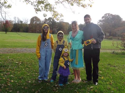 Minions, Gru & Lucy! Despicable Me | Despicable me halloween costume, Despicable me halloween ...