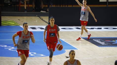 Las fotos del primer entrenamiento de la selección española femenina de