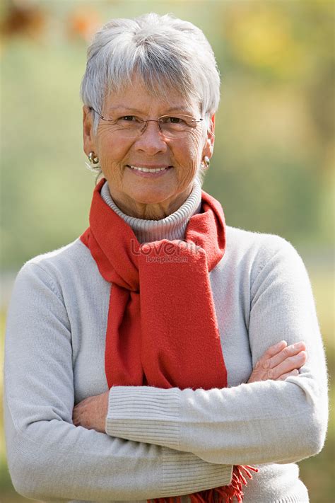 Retrato De Mujer Anciana Sonriente Foto Descarga Gratuita HD Imagen