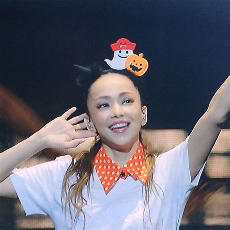 普段使いも”ファッションの教祖”安室奈美恵のライブtシャツコーデ｜エントピ Entertainment Topics