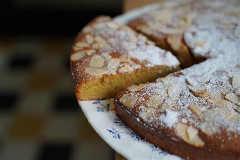 Gâteau à lamande et fleur doranger Aux Fourneaux