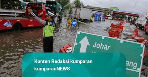 Foto Banjir Rendam Jalur Pantura Kaligawe Terboyo Semarang Kumparan