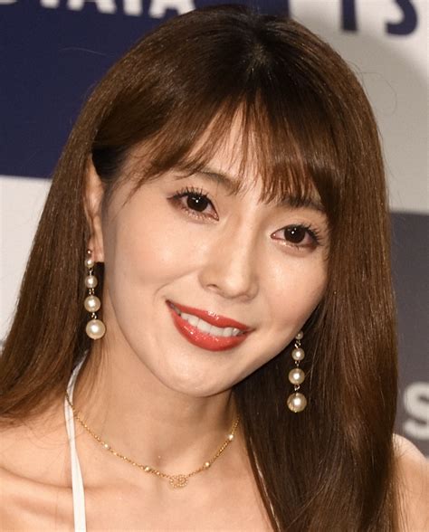 森咲智美 美脚“大胆”露わなドレス姿披露に「本当にエロ綺麗」「極上」「素敵なドレス」「メロメロ」― スポニチ Sponichi Annex 芸能