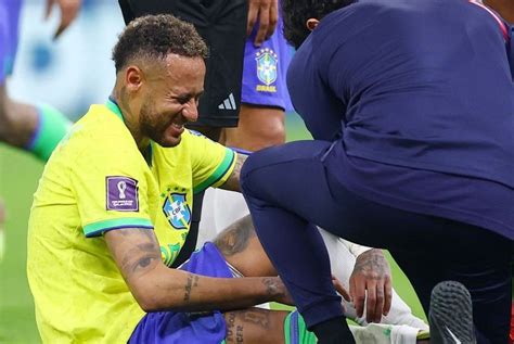 Neymar E Danilo Est O Fora Do Jogo Contra A Su A