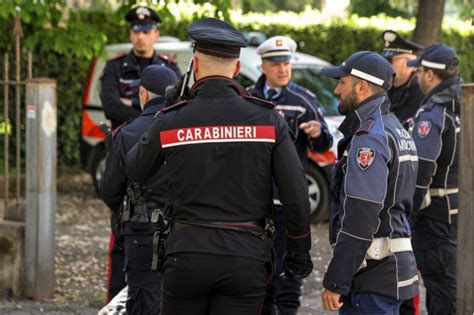 Tentano Di Rubare Uno Scooter Ma Un Passante Avvisa La Polizia Arrestati