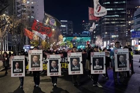 South Korea Ruling Party Says Presidents Powers Must Be Curtailed Amid