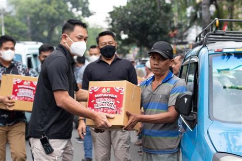 Ditreskrimsus Polda Metro Bagikan Bansos Kapolri Di Jakpus