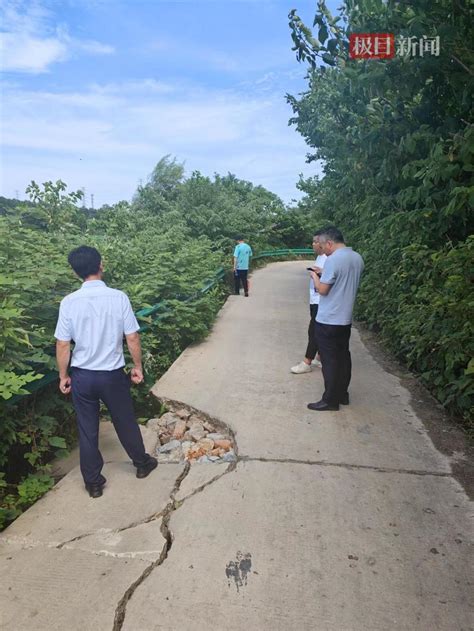 社区道路塌陷，武汉走马岭街道路长联系修复方便居民出行腾讯新闻