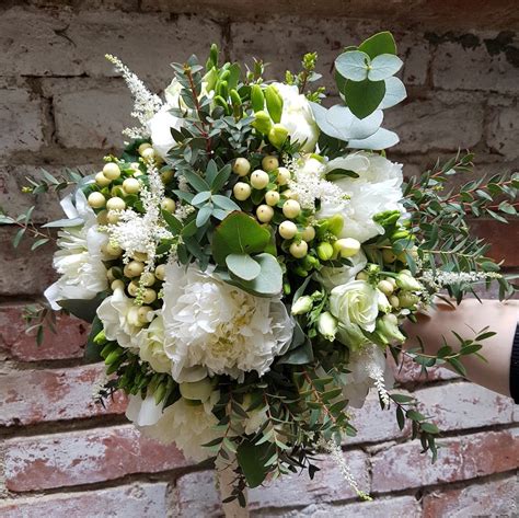 Buchet Mireasa Bujori Albi Si Astilbe Atelier Secret Garden