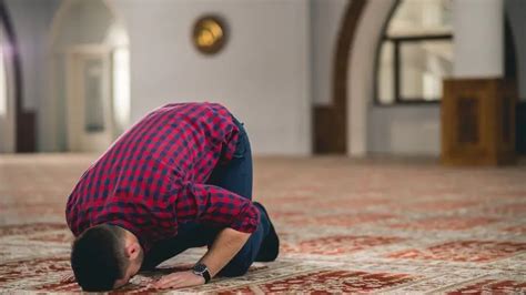 How Many Sajdah in Quran and in Which Para? - Quran Spirit