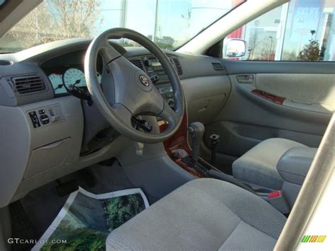 2004 Toyota Corolla LE interior Photo #42329630 | GTCarLot.com