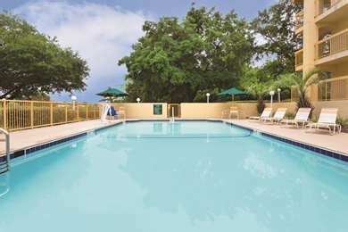 Pet Friendly Hotels in Gainesville, Florida accepting Dogs and Cats