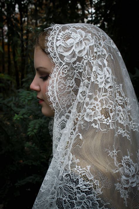 Evintage Veils~ Cream White Spanish Lace Floral Lace Mantilla Chapel