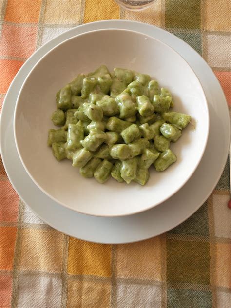 Gnocchi Ai Broccoli Morbidi Con Crema Di Parmigiano Il Prestine